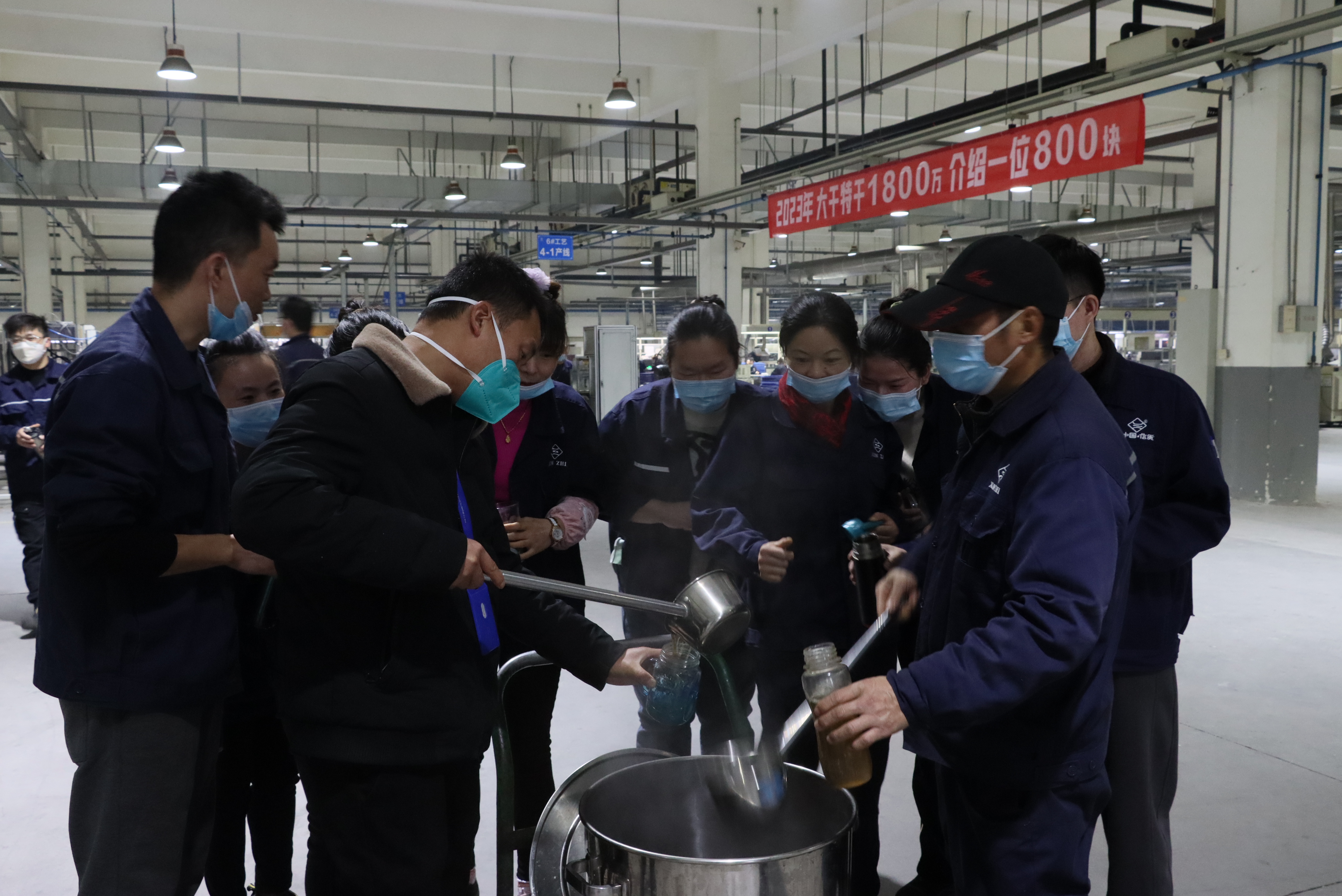 為員工熬制湯藥，提高免疫力
